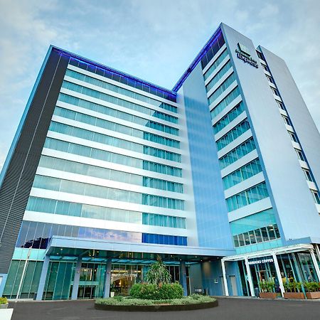 Holiday Inn Express Jakarta International Expo By Ihg Exterior foto